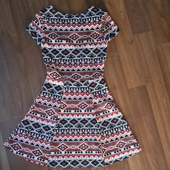 Aztec Patterned Short Sleeve Mini Dress - Picture 5 of 5